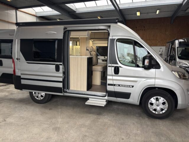 Buitenkant Adria Twin 540 buscamper van BronckhorstCampers in de Achterhoek